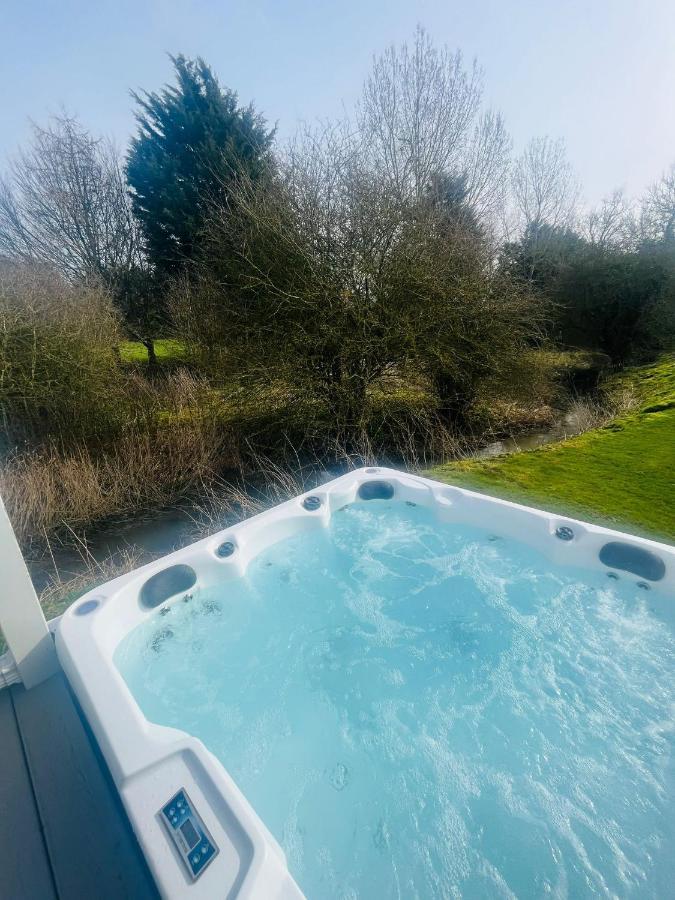 Yorkshire With Hot Tub Lodge