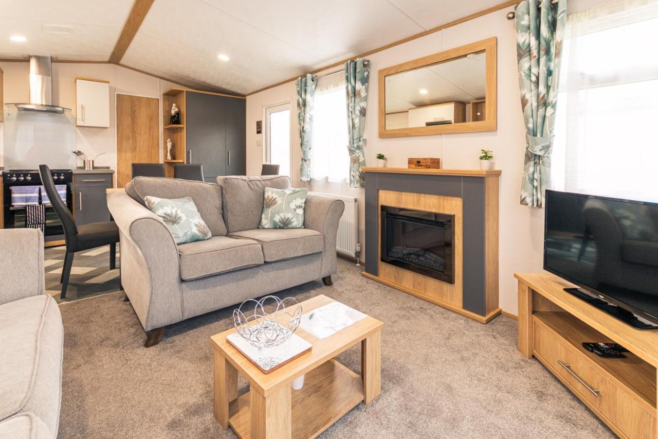 Yorkshire With Hot Tub Lodge