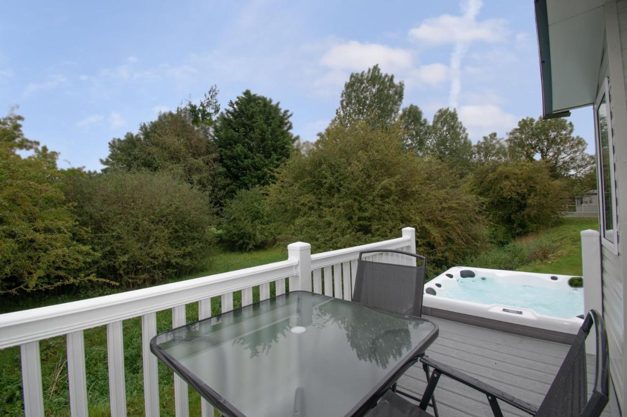 Yorkshire With Hot Tub Lodge
