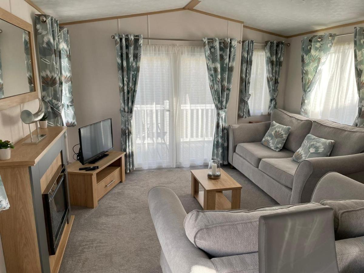 Lodge Yorkshire With Hot Tub