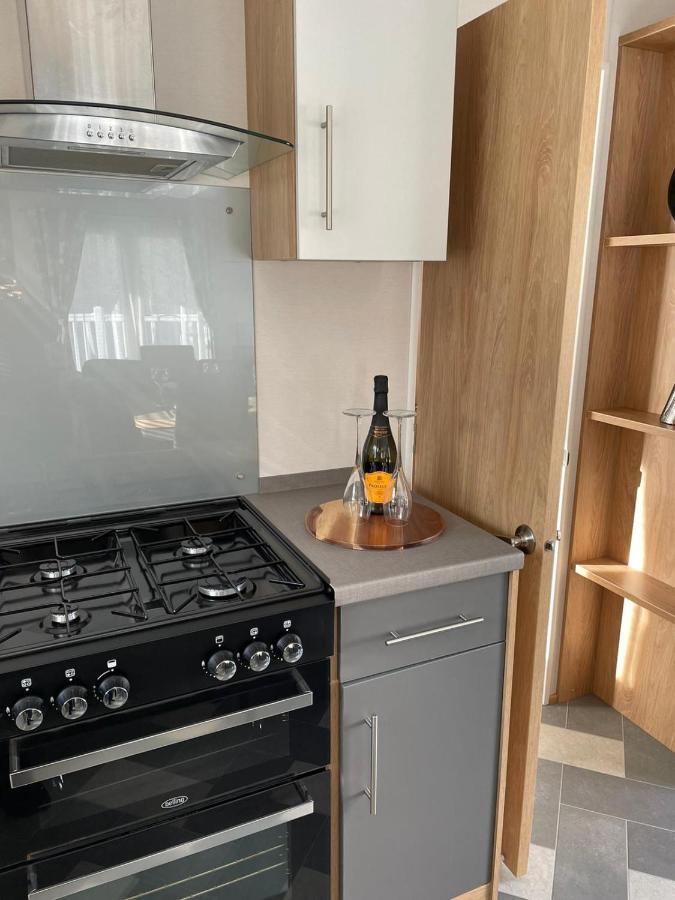 Yorkshire With Hot Tub Lodge *