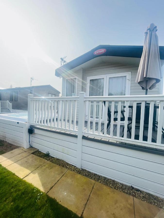 Lodge Yorkshire With Hot Tub *